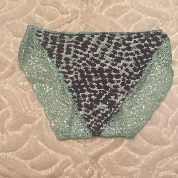 Soma Embraceable Bra 34DD and Hipster Panties Small - Picture 3 of 5